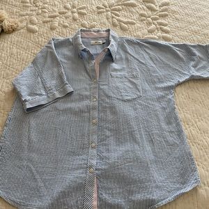 Vineyard vine shirt size medium